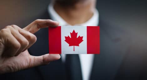 Kanada LLP Firma im Ausland gründen - Visitenkarte mit Kanada Flagge